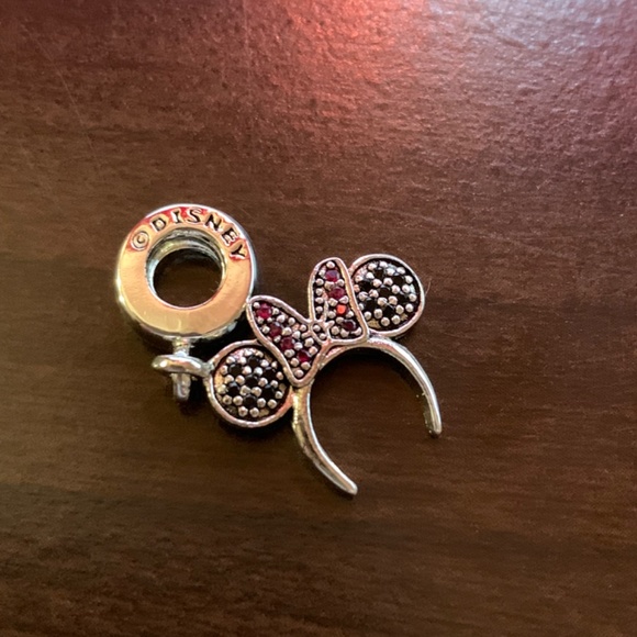 Disney Minnie Mouse Bracelet Charm - Picture 2 of 2